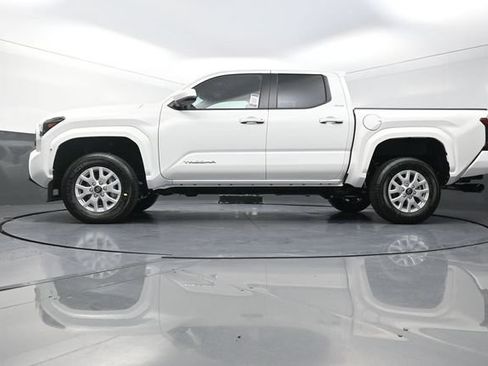 Used 2026 Toyota Tacoma SR5 AWD/4WD image 33