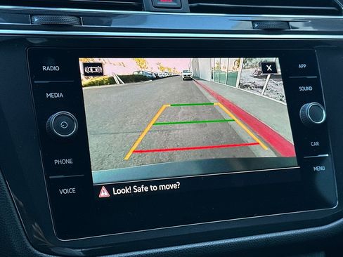 Used 2022 Volkswagen Tiguan SE R-Line image 20