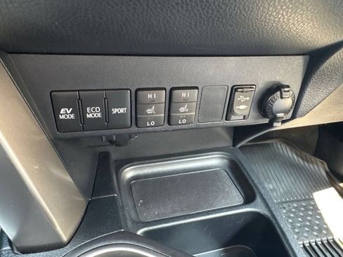 Used 2018 Toyota RAV4 XLE w/ Convenience Package AWD/4WD image 29