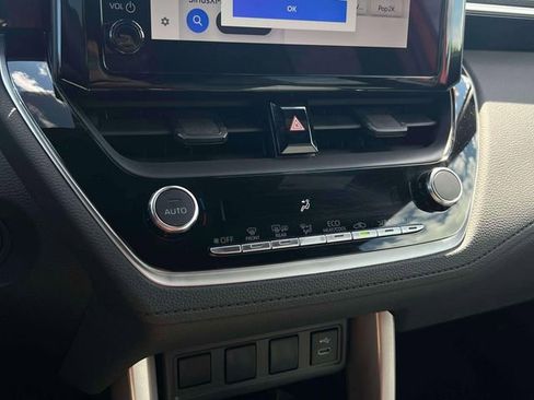 Used 2024 Toyota Corolla Cross AWD Hybrid w/ Moonroof Package image 11