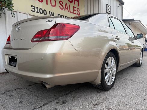 Used 2008 Toyota Avalon XLS image 2