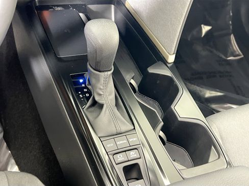 Used 2025 Toyota Camry LE w/ Convenience Package image 16