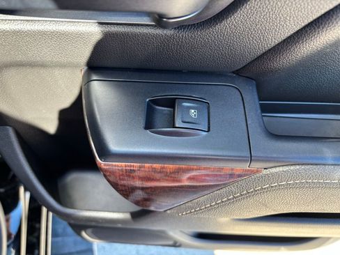 Used 2017 GMC Sierra 1500 SLE image 27