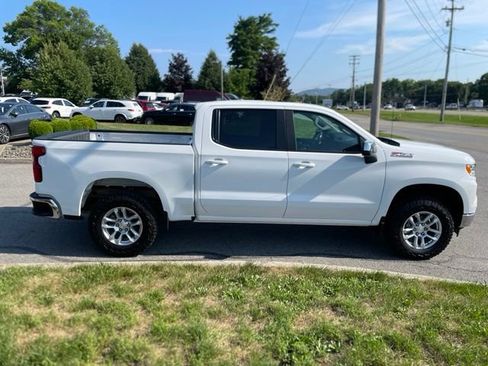 Used 2024 Chevrolet Silverado 1500 LT w/ Z71 Off-Road Package AWD/4WD image 6