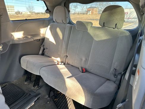Used 2015 Toyota Sienna LE image 14
