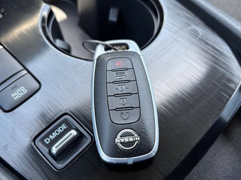 Used 2025 Nissan Rogue SV FWD image 21