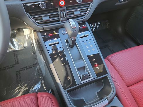 New 2026 Porsche Macan AWD/4WD image 14