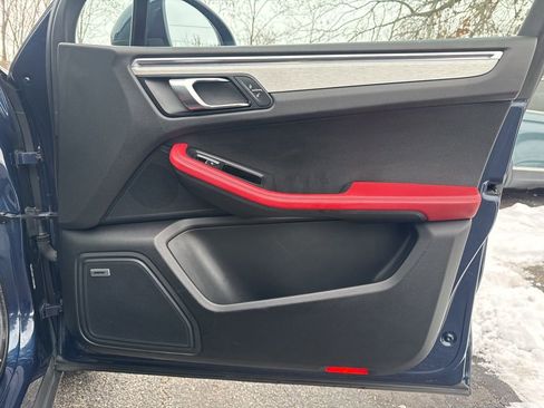 Used 2015 Porsche Macan S image 26