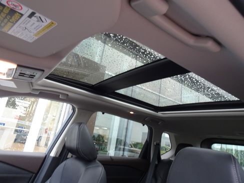 Used 2021 Nissan Rogue Platinum image 10