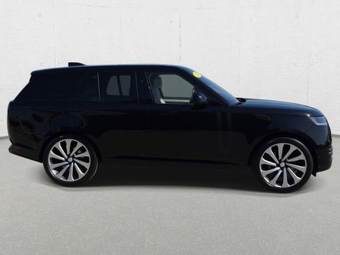 Used 2025 Land Rover Range Rover SE AWD/4WD image 4