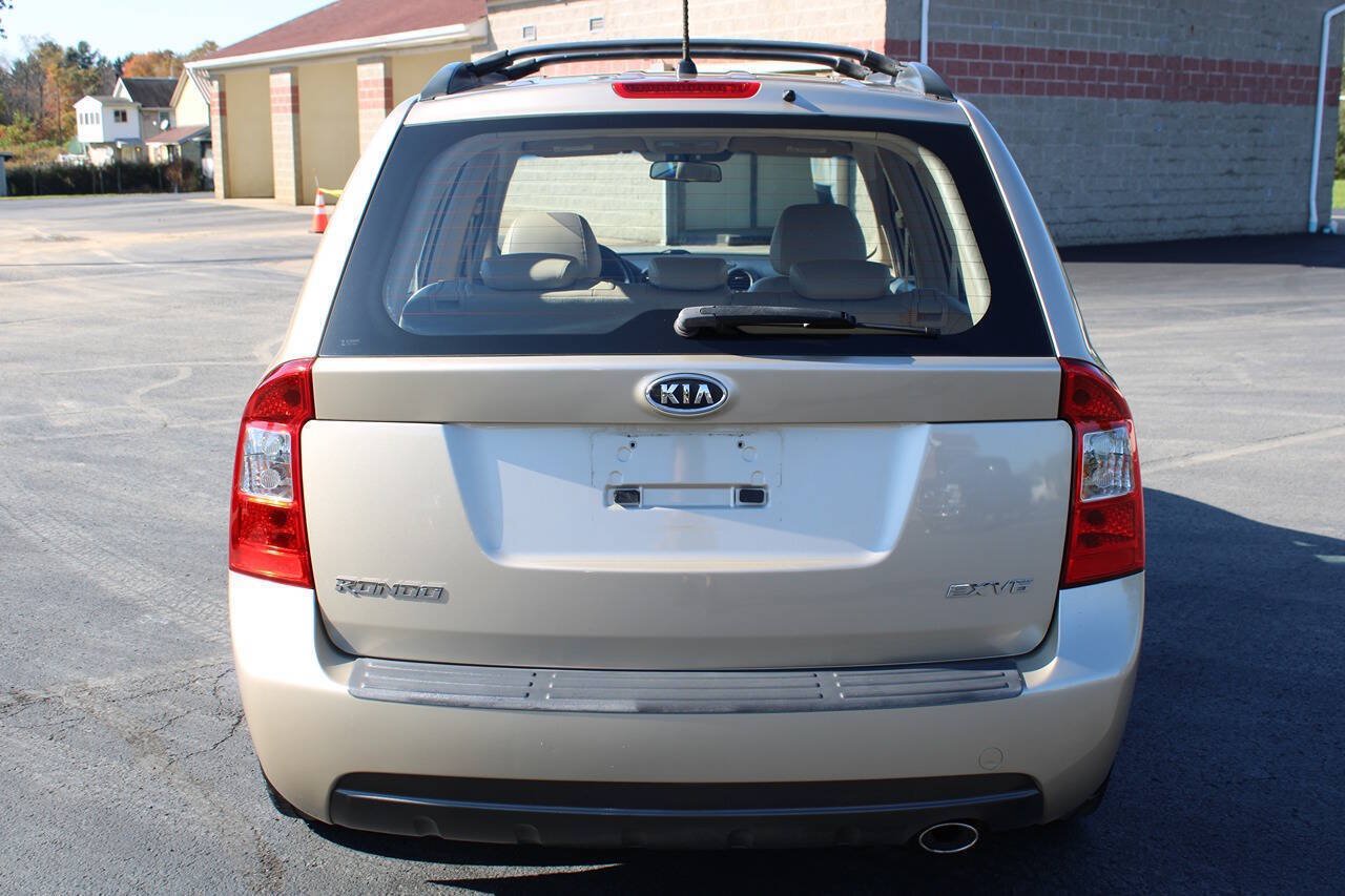 Used 2007 Kia Rondo EX w/ Premium Pkg FWD image 4