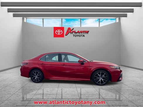 Used 2023 Toyota Camry SE image 6