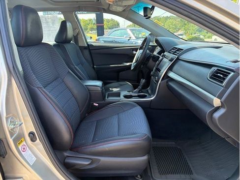 Used 2015 Toyota Camry SE w/ Moonroof Package FWD image 11