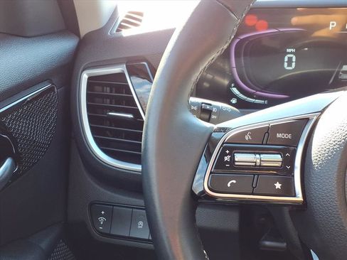 Used 2025 Kia Seltos S image 16