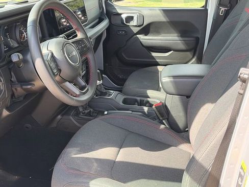 Used 2024 Jeep Wrangler Unlimited Rubicon image 15