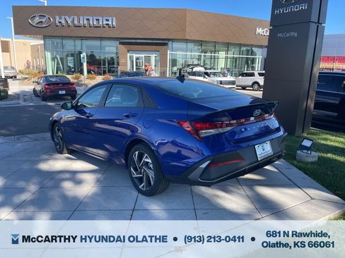 Used 2025 Hyundai Elantra Sport FWD image 12