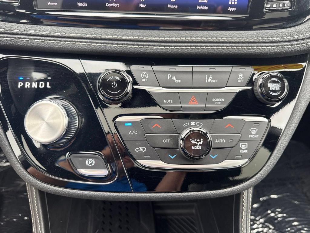 Used 2025 Chrysler Pacifica Limited FWD image 18
