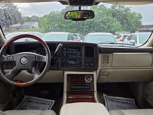 Used 2004 Cadillac Escalade AWD image 30