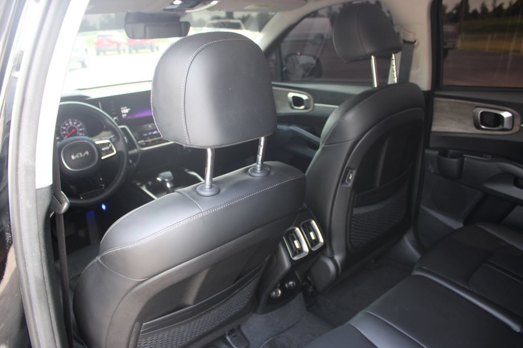 Used 2023 Kia Sorento S w/ Panoramic Sunroof Package AWD/4WD image 26