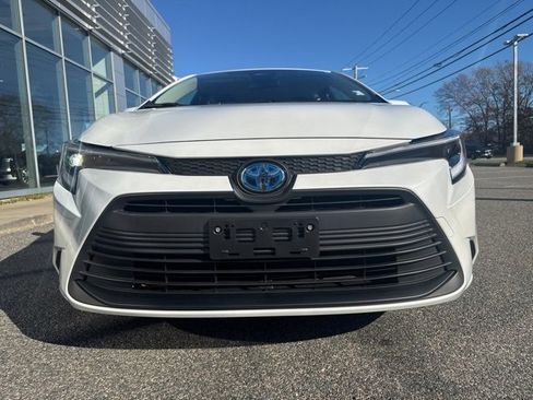 Used 2023 Toyota Corolla LE image 2