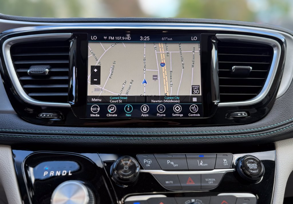 Used 2019 Chrysler Pacifica Limited w/ Advanced Safetytec Group FWD image 11