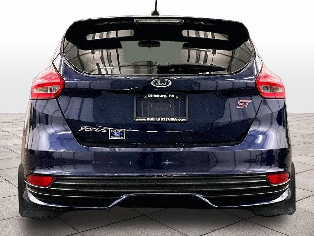 Used 2017 Ford Focus ST FWD image 4