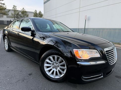 Used 2014 Chrysler 300 image 1