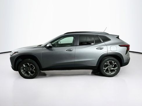 Used 2025 Chevrolet Trax LT w/ LT Convenience Package FWD image 4
