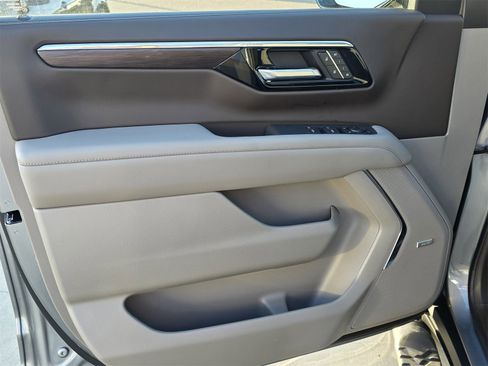 New 2026 Chevrolet Suburban Z71 w/ Comfort Package image 5