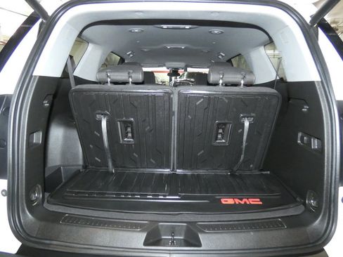 Used 2023 GMC Acadia SLE w/ Driver Convenience Package image 6