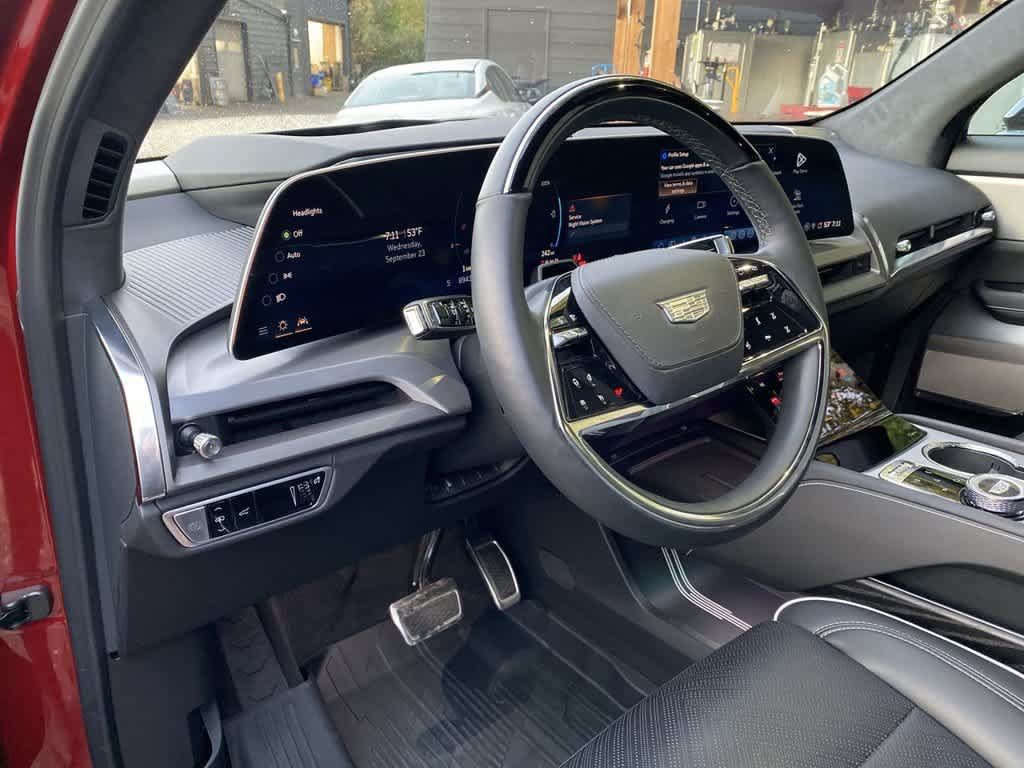 Certified 2026 Cadillac Vistiq Luxury w/ LPO, Floor Liner Package AWD/4WD image 2