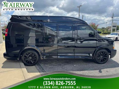 Used 2021 Chevrolet Express 2500 w/ Enhanced Convenience Package RWD image 5