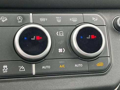 Certified 2024 Land Rover Defender 110 S AWD/4WD image 22