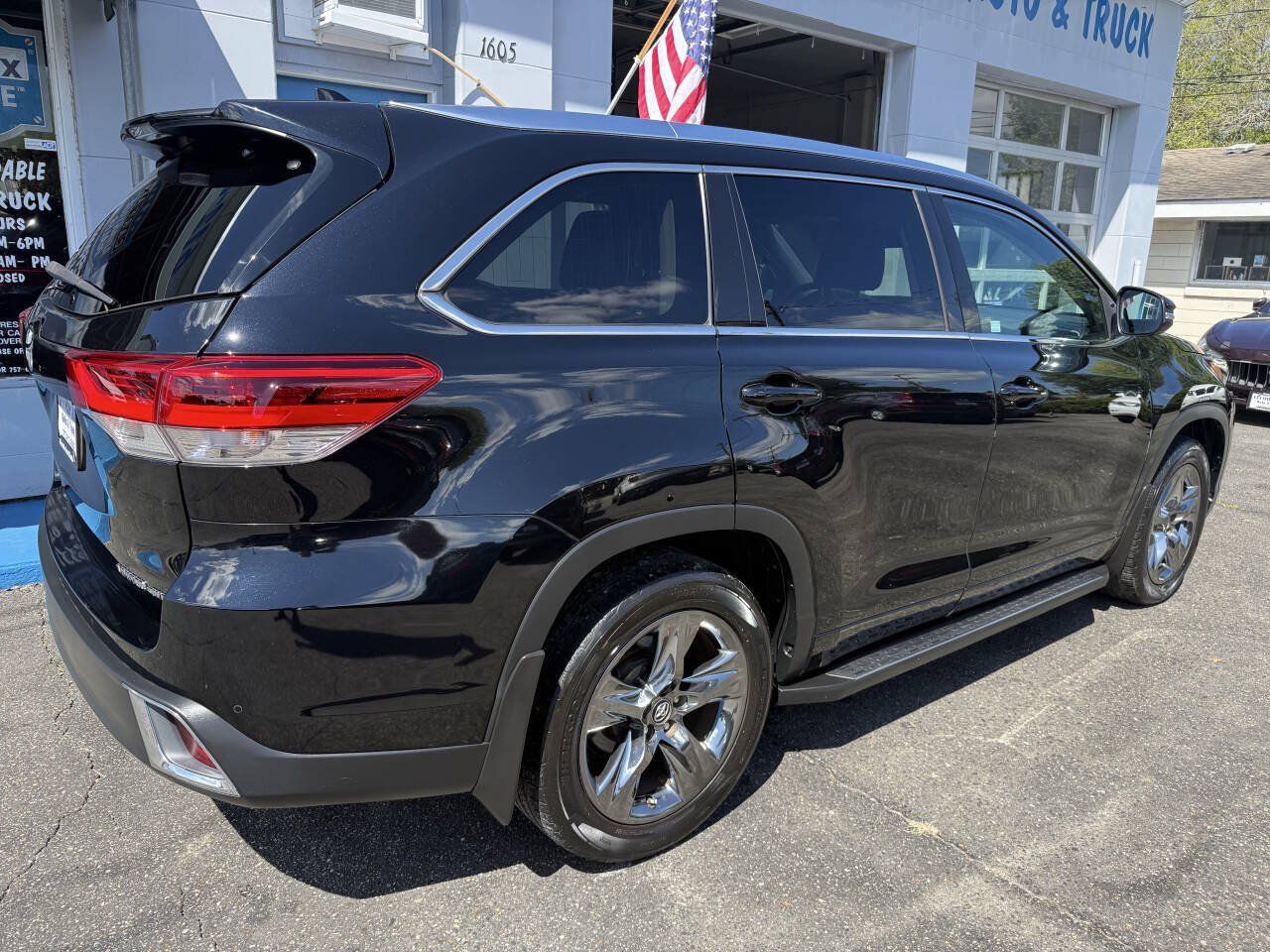 Used 2017 Toyota Highlander Limited Platinum AWD/4WD image 7