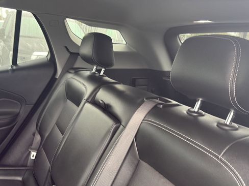 Used 2023 GMC Terrain SLT image 17