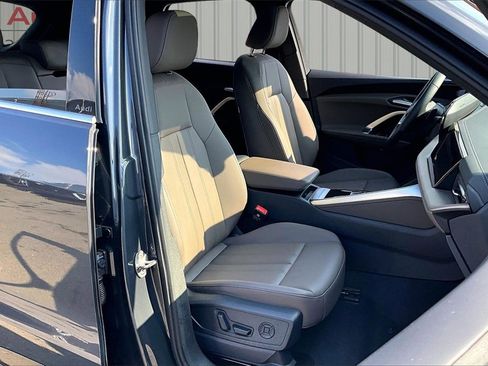 Used 2025 Audi Q5 Premium w/ Convenience Package image 29