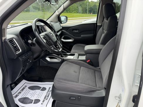 Used 2022 Nissan Frontier SV AWD/4WD image 5