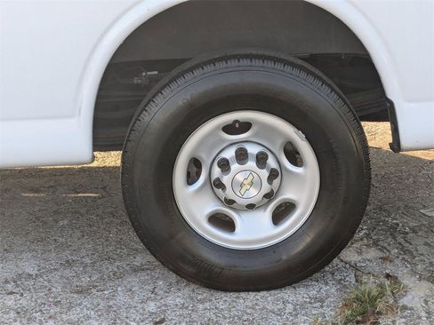 Used 2023 Chevrolet Express 3500 LS image 28