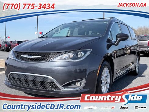 Used 2020 Chrysler Pacifica Touring-L FWD image 1
