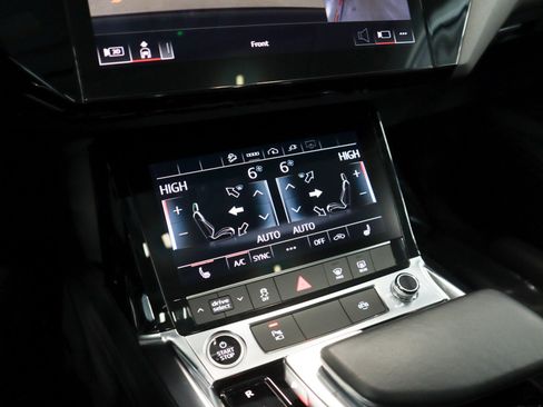 Used 2021 Audi e-tron Premium w/ Convenience Plus Package image 19