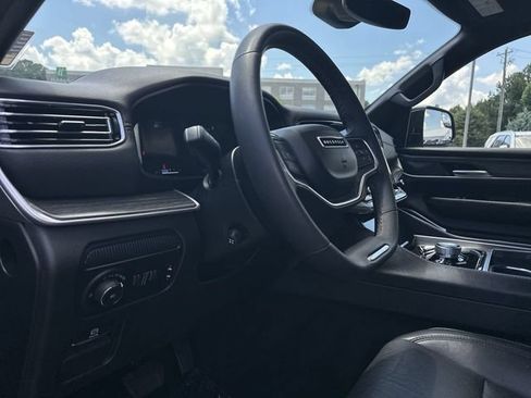 Used 2024 Jeep Wagoneer Series III AWD/4WD image 10