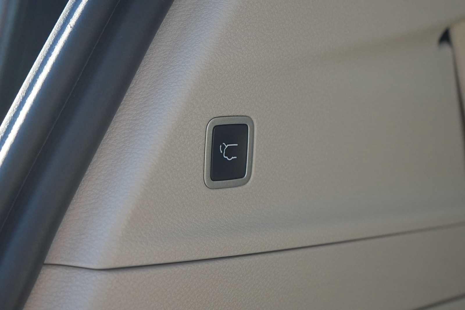 Used 2024 Chrysler Pacifica Touring-L FWD image 26
