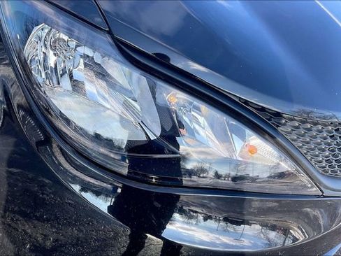 Used 2024 Chrysler Voyager LX image 28