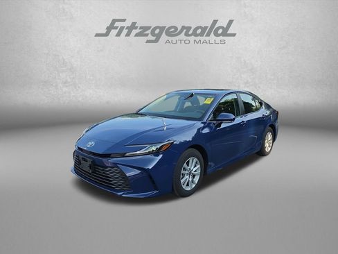 Used 2026 Toyota Camry LE AWD/4WD image 3