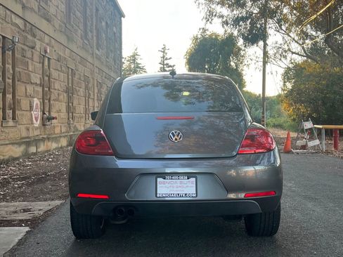 Used 2012 Volkswagen Beetle 2.5 image 4
