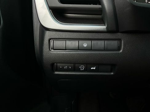 Used 2025 Nissan Rogue SV image 22