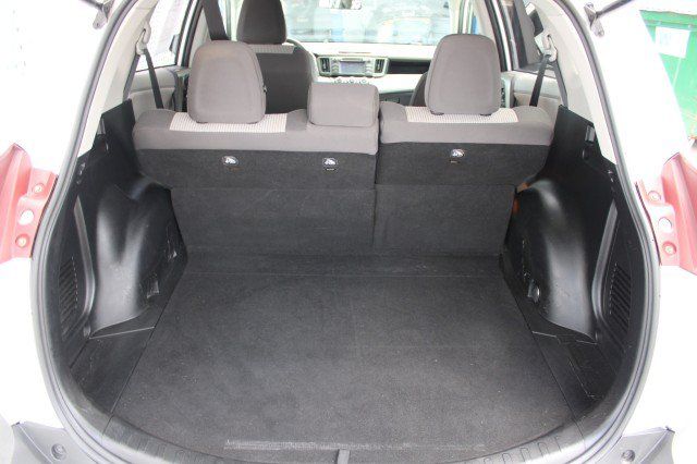 Used 2013 Toyota RAV4 LE FWD image 6