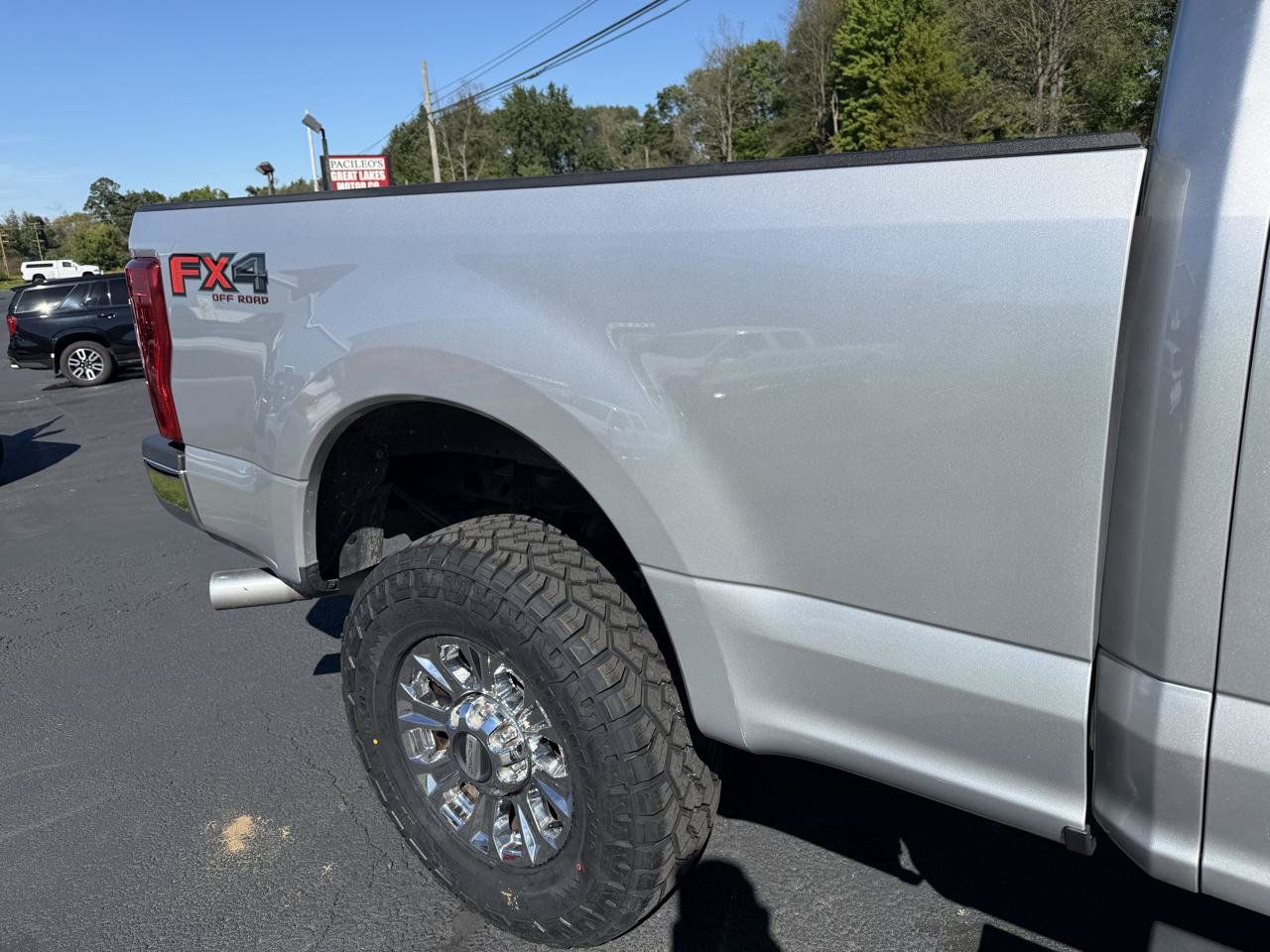 Used 2017 Ford F250 XLT w/ XLT Premium Package AWD/4WD image 19