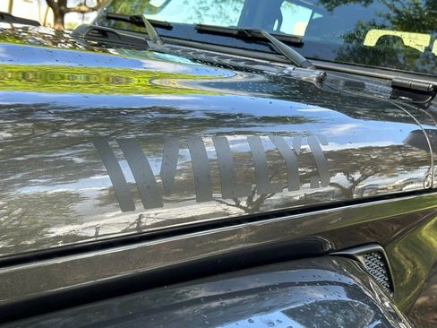 Certified 2025 Jeep Gladiator Sport AWD/4WD image 18