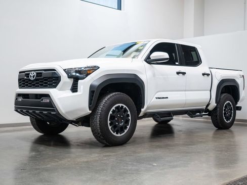 Used 2024 Toyota Tacoma TRD Off-Road image 3